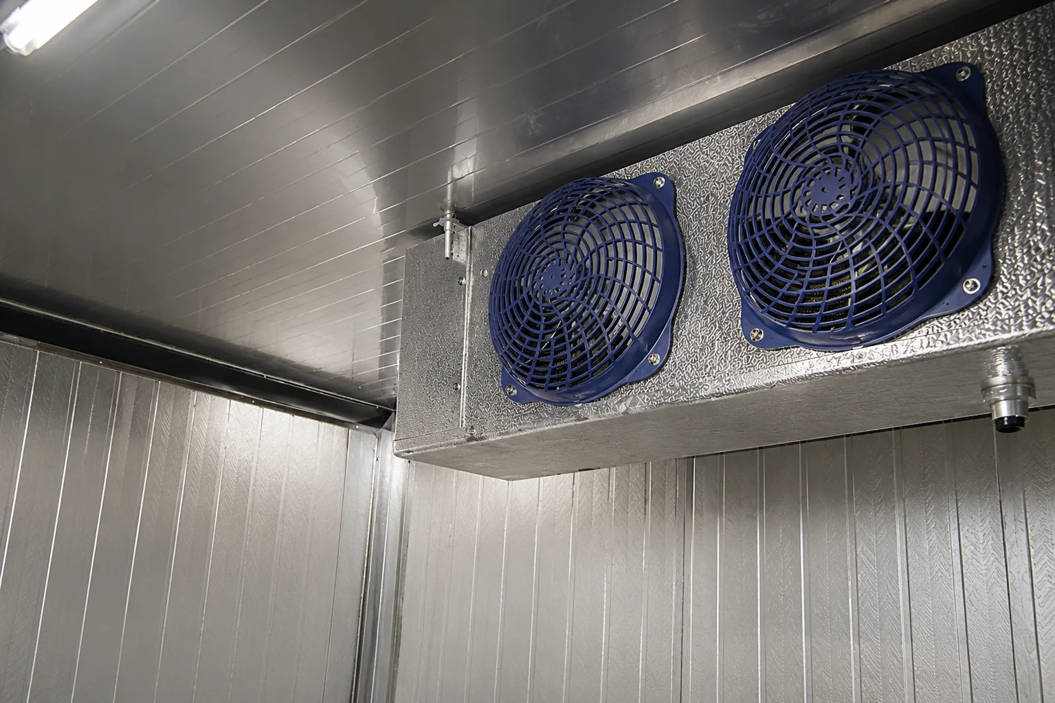 SuperWall Cal.26/Inox — aplicación del sistema Metecno